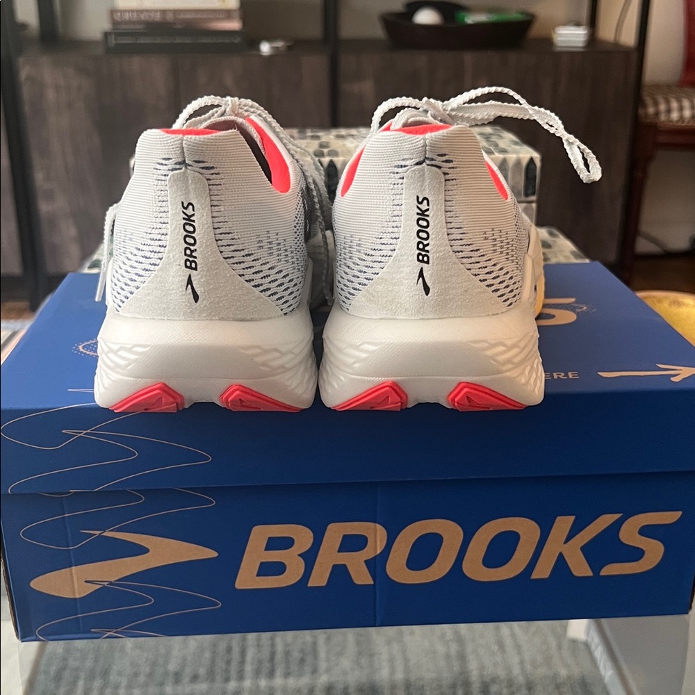 Brooks Hyperion Max 2 Running Shoes - Size 9 M/B NWT - Picture 4 of 11